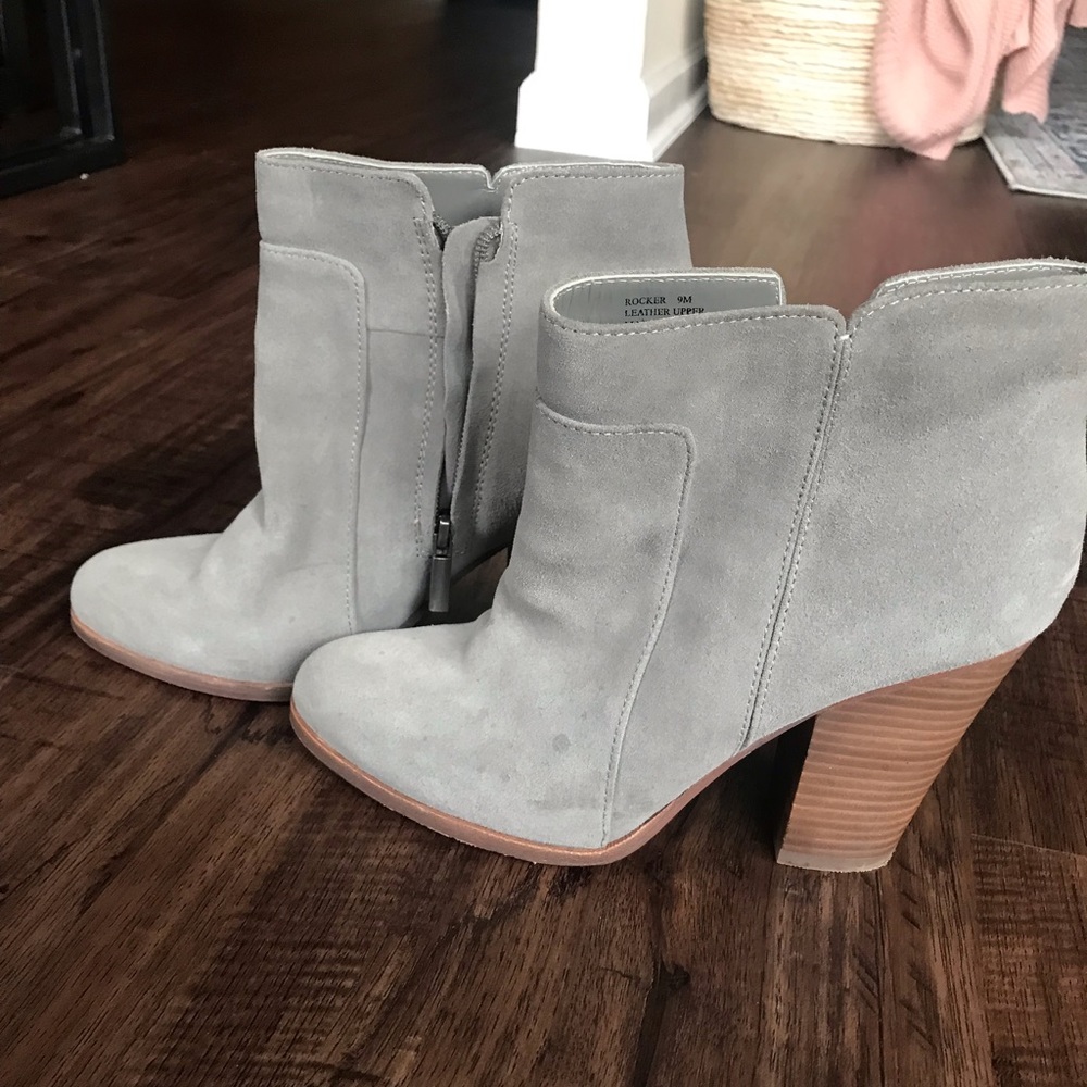 Pour la victoire gray ankle booties size 9